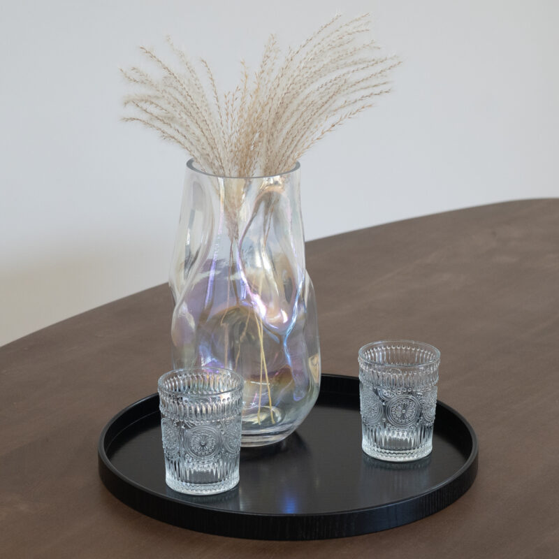 Zwarte decoratieve dienblad bij homeliving
