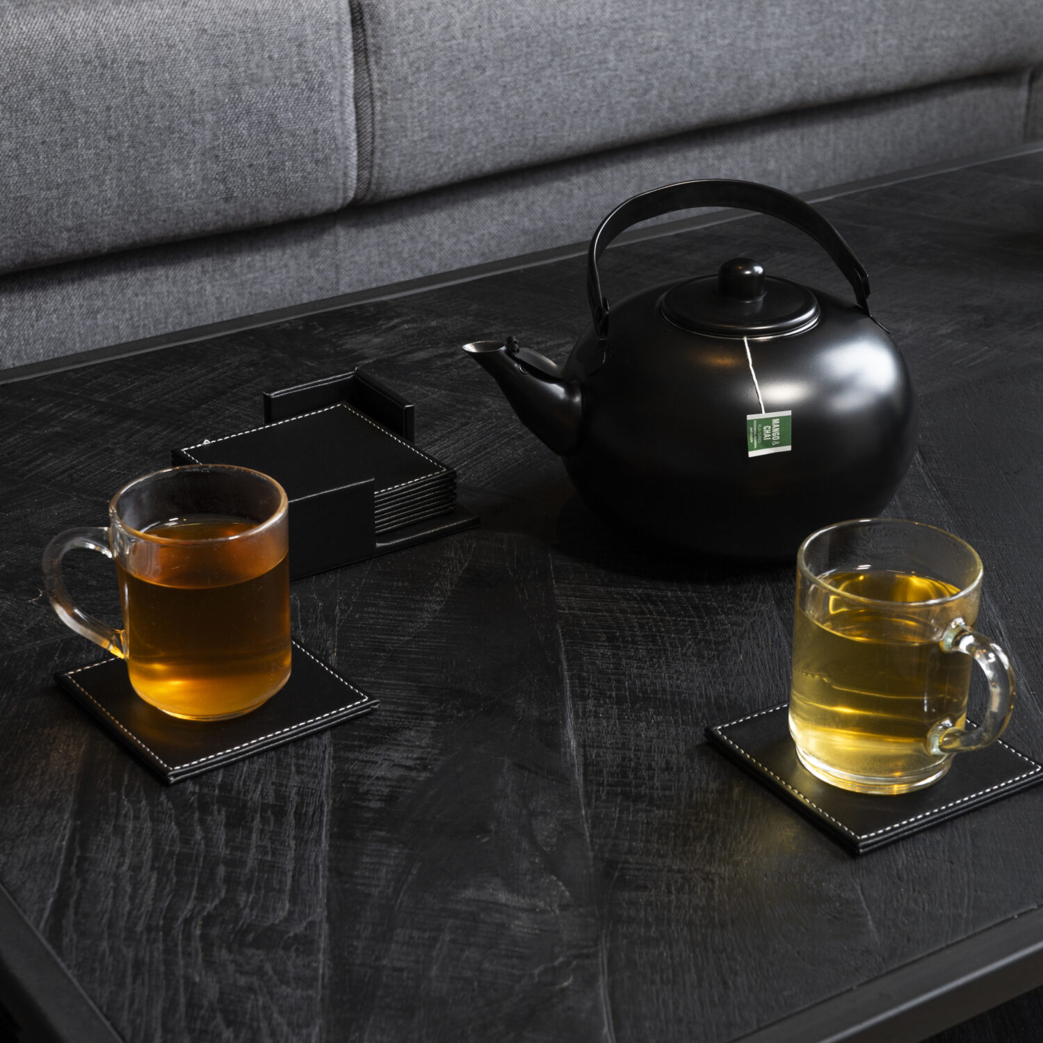 Zwarte onderzetters voor glazen