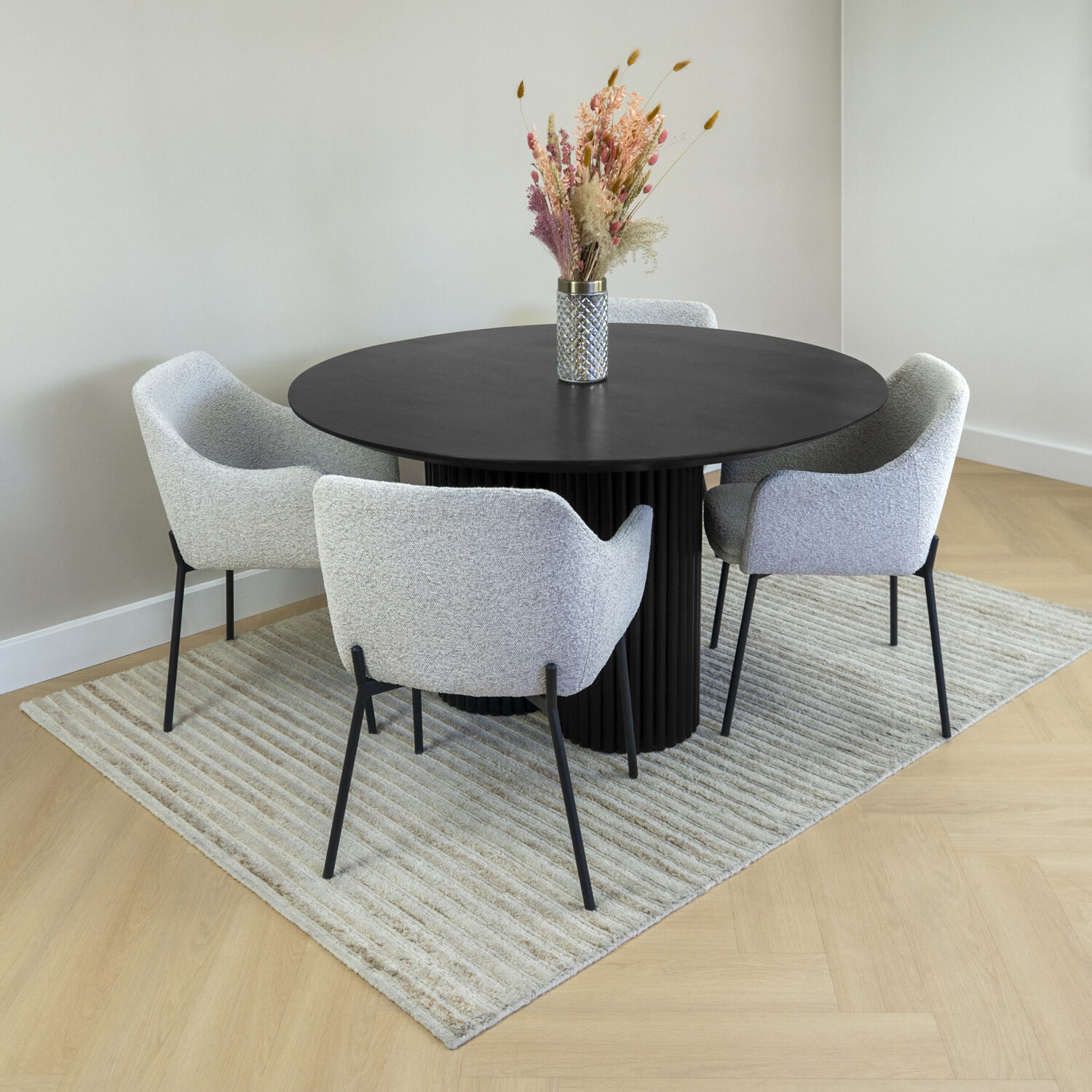 zwarte ronde eettafel 130 cm op homeliving