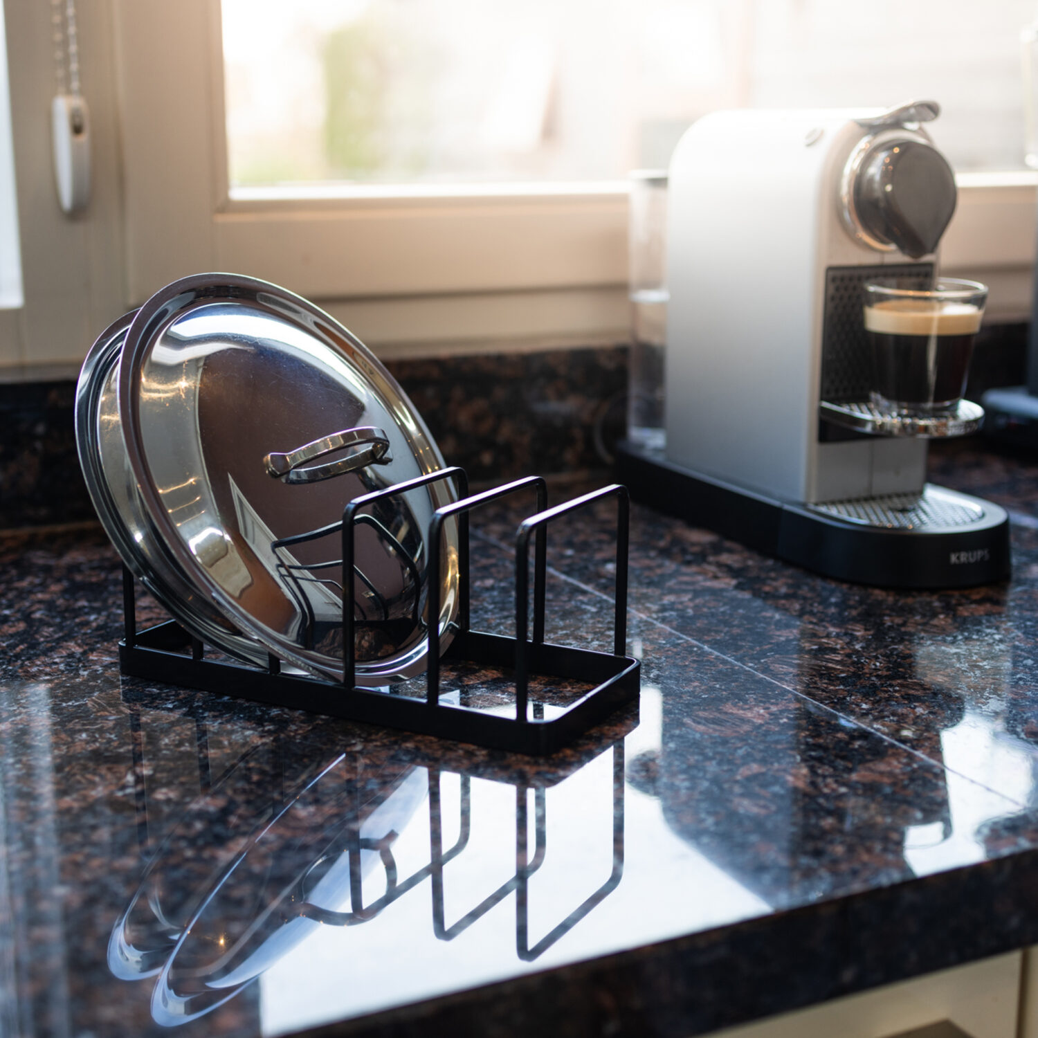 Zwarte keukenrek bij homeliving