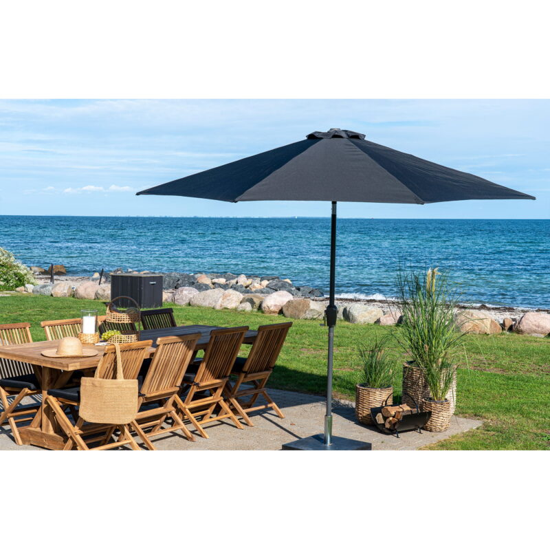 Zwarte parasols bij homeliving