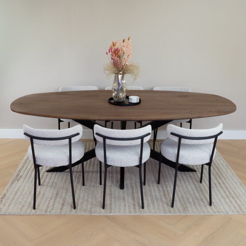 Bruine ovale deens eettafel bij homeliving