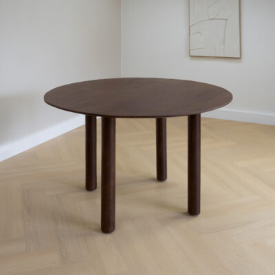 ronde eettafel in walnoot bruin, ronde eettafel, ronde houten eettafel, walnoot bruine eettafel, tafel, eettafel Lian, eettafel rond, eettafel, ronde mangohouten eettafel,