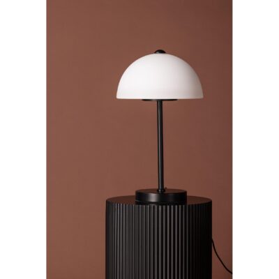 Scandinavische tafellamp met witte glazen kap afbeelding 9