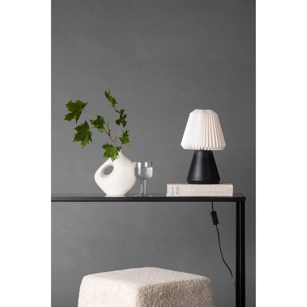 zwarte plissé tafellamp met touch bediening afbeelding 4