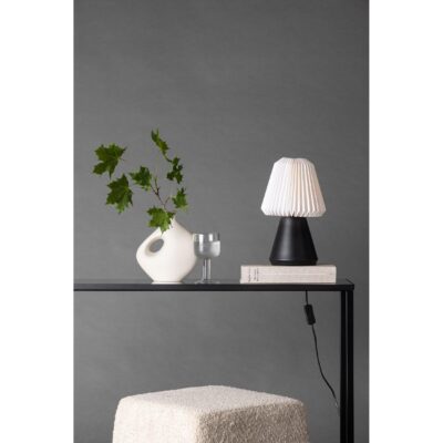 zwarte plissé tafellamp met touch bediening afbeelding 4