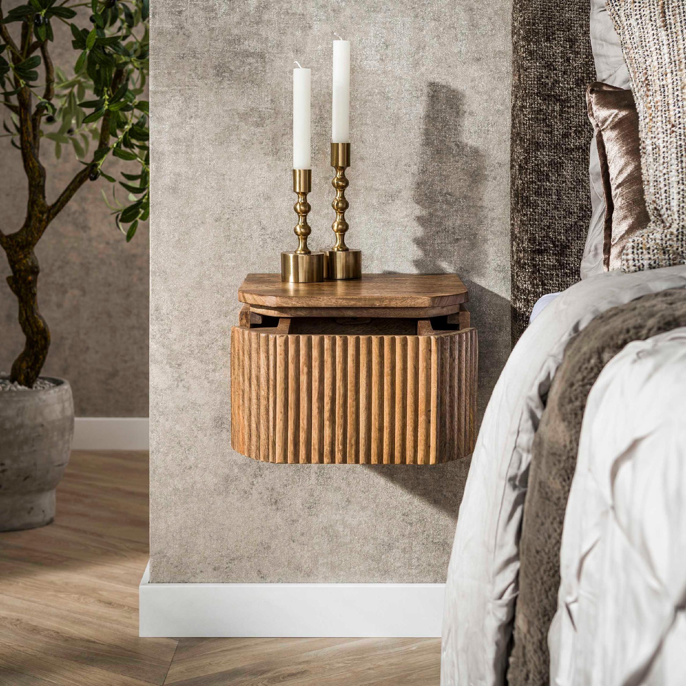 zwevend mangohouten nachtkastje Sari afbeelding 4