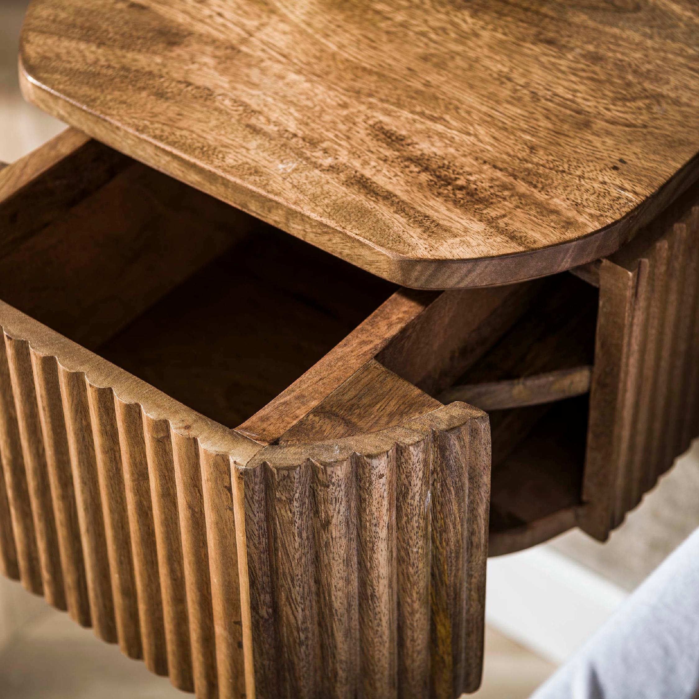 zwevend mangohouten nachtkastje Sari afbeelding 5