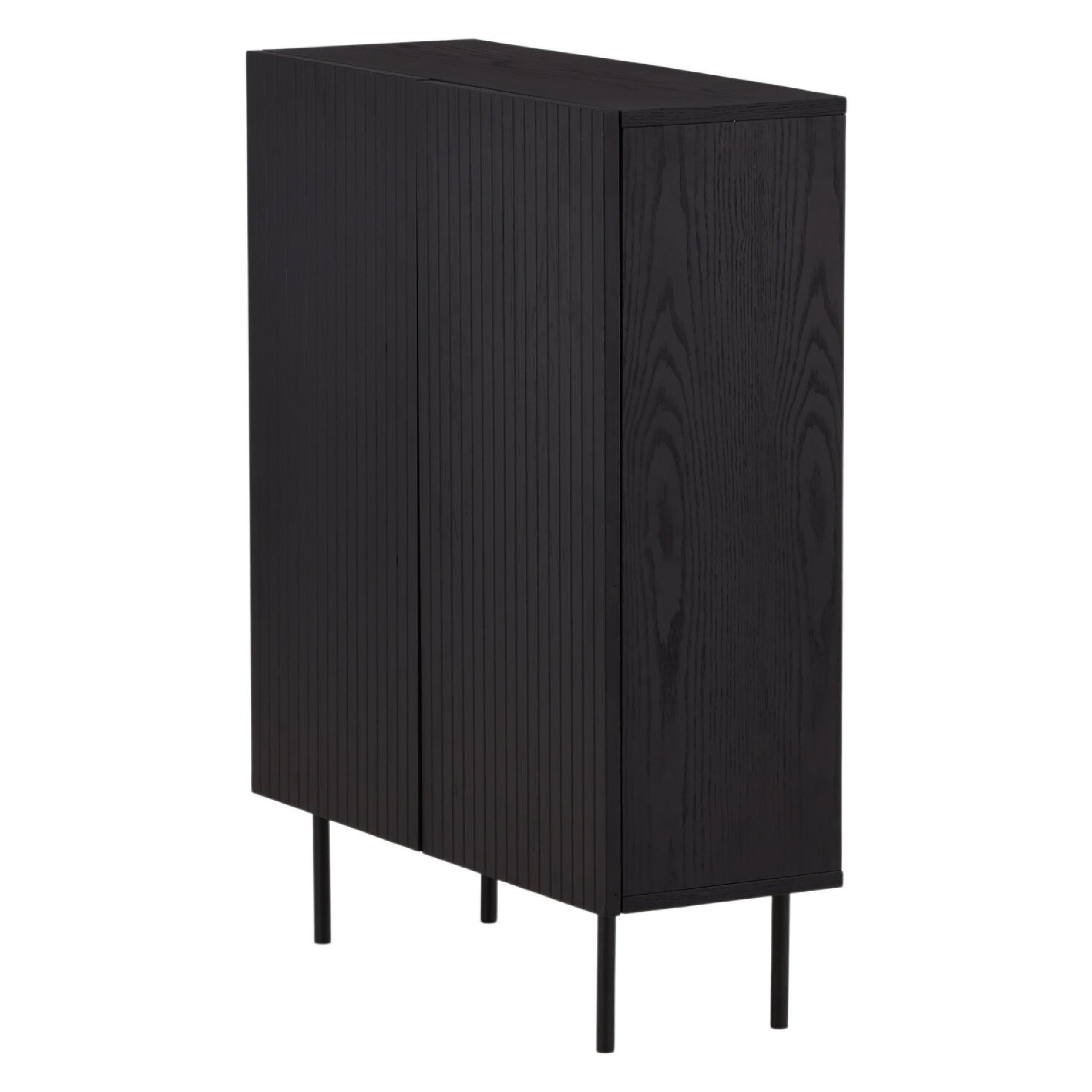 zwarte hoge wandkast met geribbelde deuren afbeelding 3