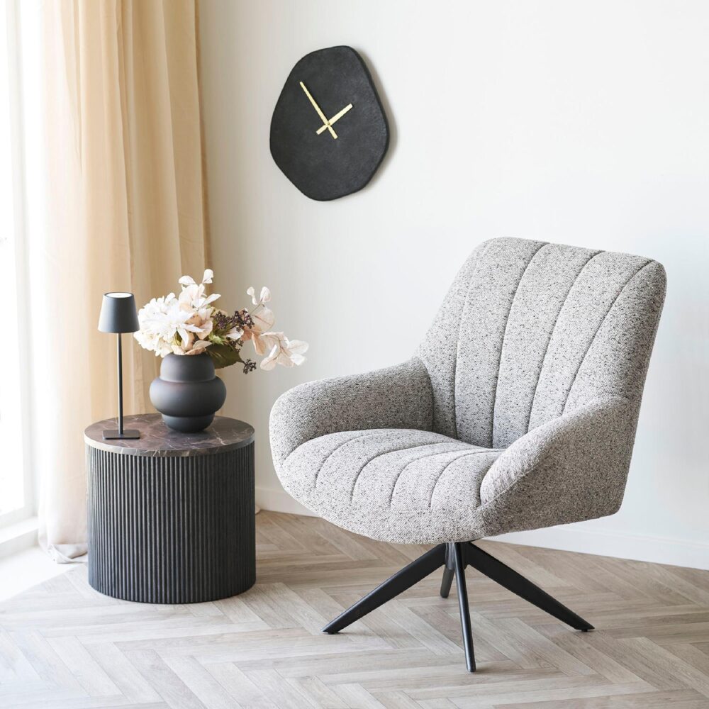 zwarte organische design wandklok afbeelding 3