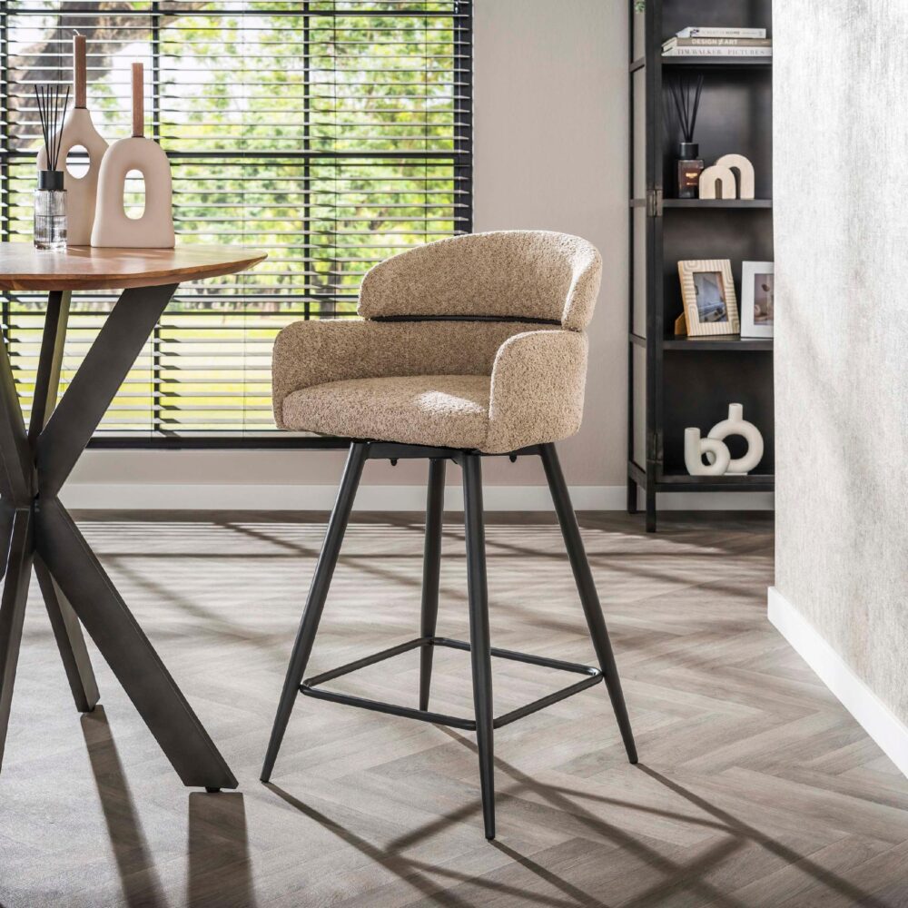 draaibare bouclé barstoelen Alea zand afbeelding 3