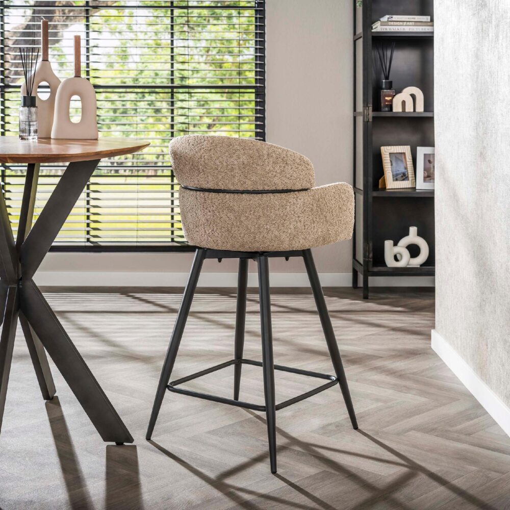 draaibare bouclé barstoelen Alea zand afbeelding 4