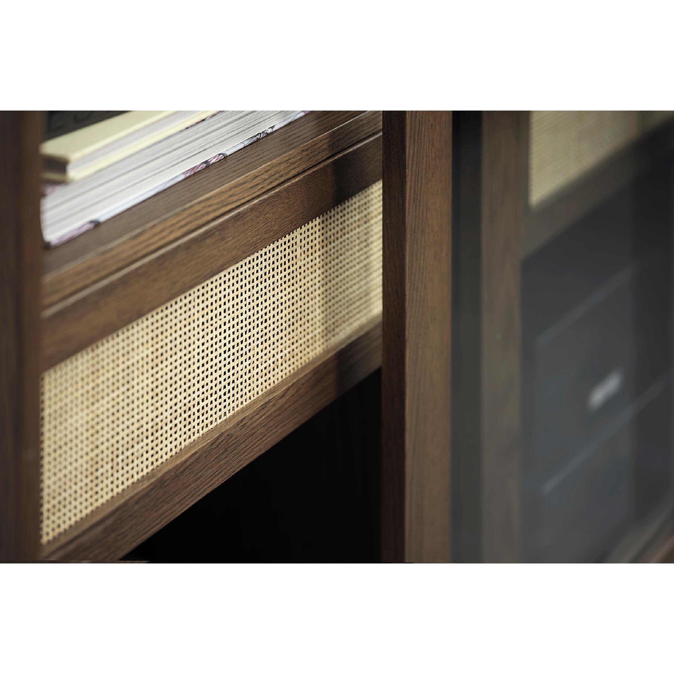 vitrinekast Enli eikenhout met glazen schuifdeuren afbeelding 5