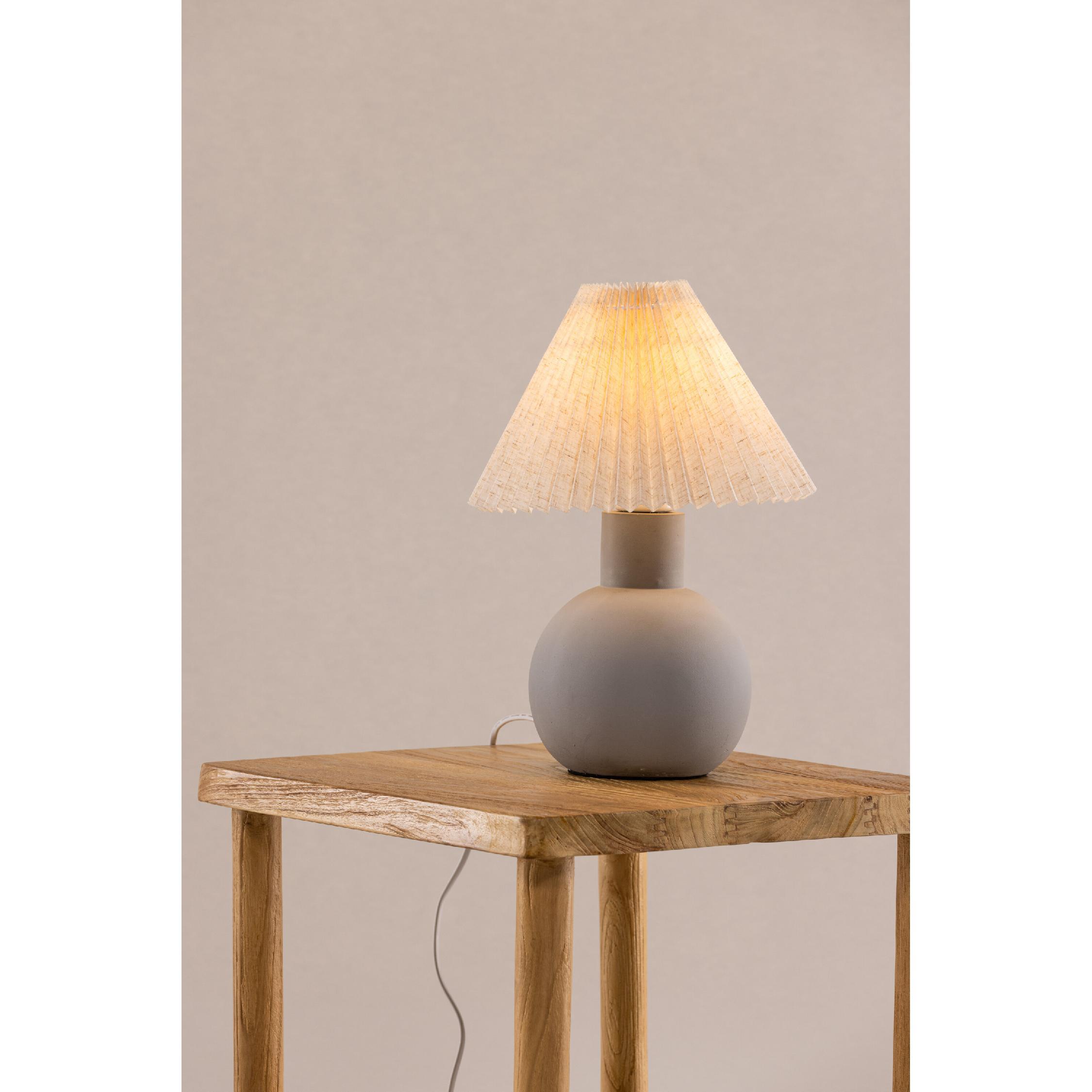 grijze betonnen tafellamp met linnen kap afbeelding 7