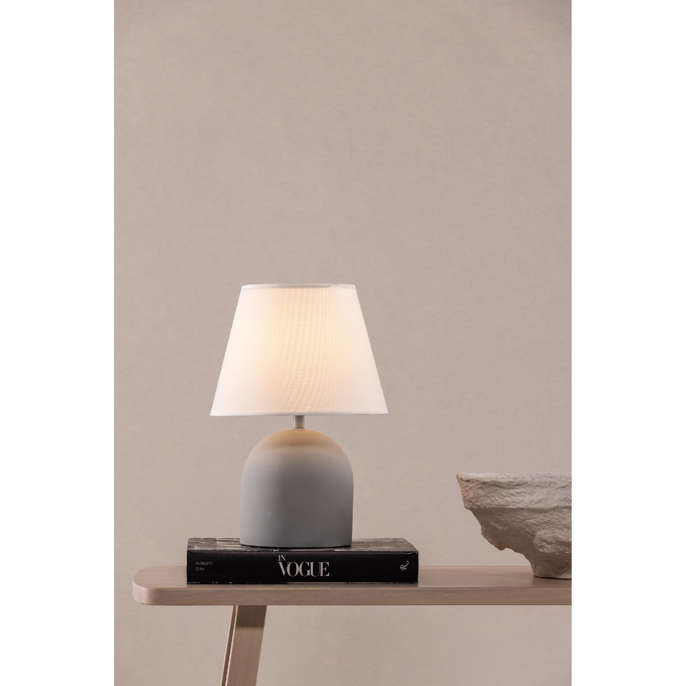 betonnen tafellamp met linnen kap afbeelding 7