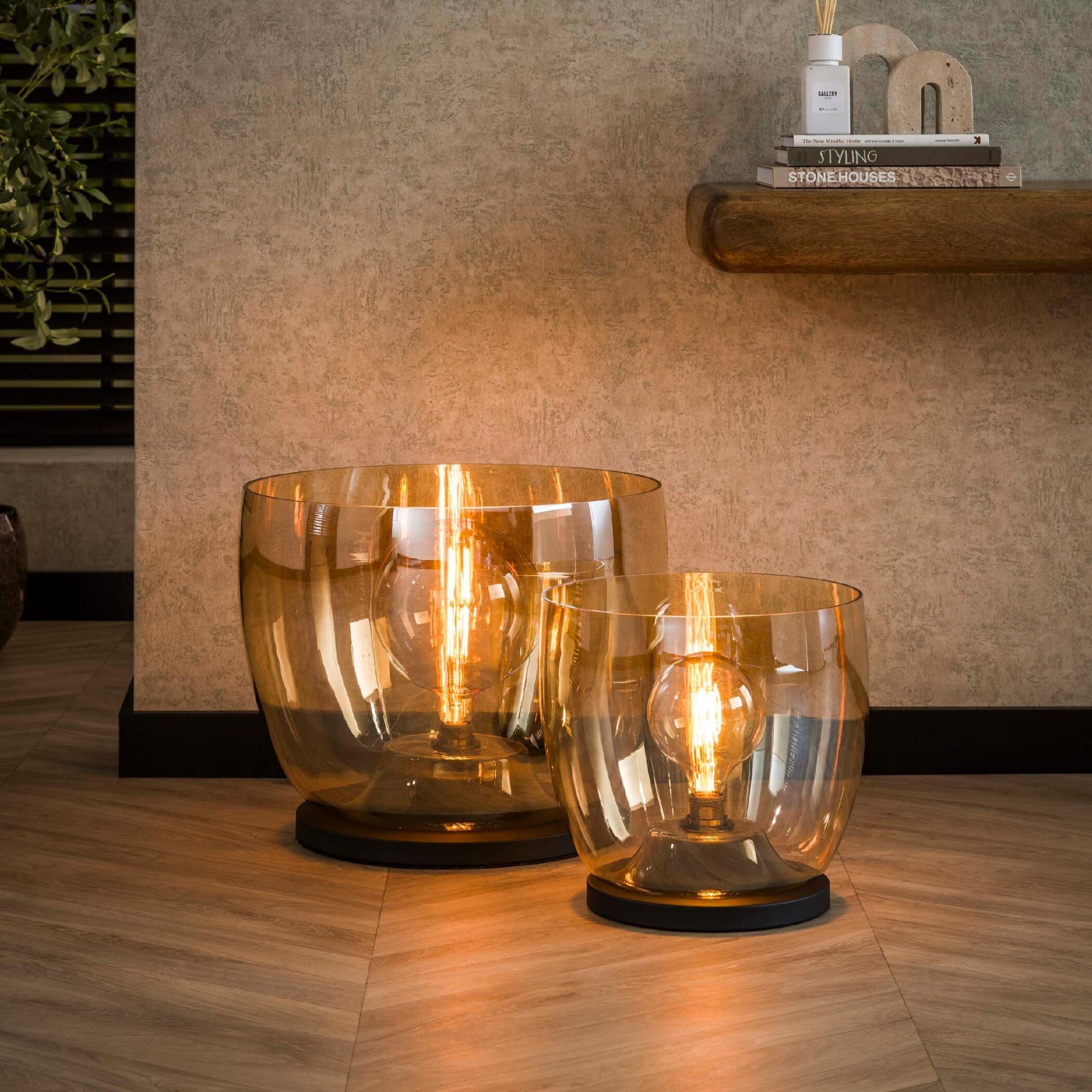 amber glazen vloerlamp Davin afbeelding 5