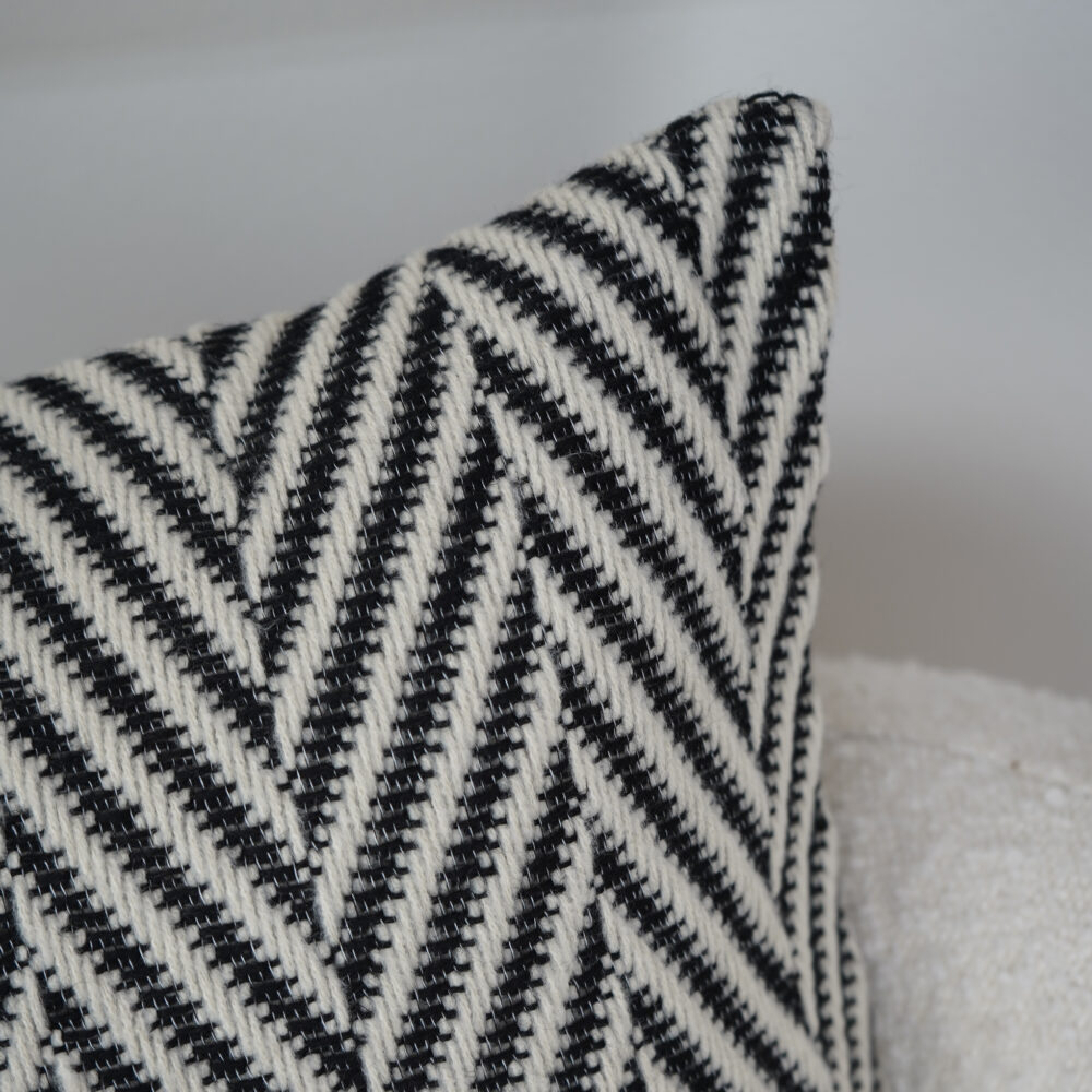 Sierkussenhoes wit zwart, hoes, sierkussenhoes met visgraatpatroon, sierkussenhoes, kussenhoezen, kussenhoes 45x45 cm, kussenhoes,