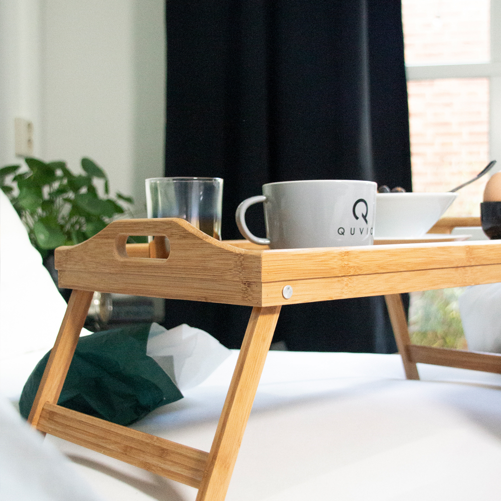 bedtafeltje, bedtafeltje dienblad, bedtafeltje dienblad van bamboe, tafeltje, dienblad, laptoptafel, dienblad, bamboe bedtafeltje dienblad