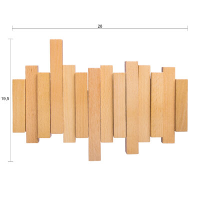 Combineer praktisch ophangen met een decoratieve houten wandkapstok De QUVIO Piano is een houten wandkapstok in een naturel kleur met vier haken voor het ophangen van jassen en andere items. Het speelse ontwerp bestaat uit houten delen met verschillende lengtes en geeft deze kapstok voor aan de muur een herkenbare uitstraling. Dankzij het wandmodel neemt de wandkapstok geen vloerruimte in en heb je toch vier plekken om spullen op te hangen. Specificaties Merk: QUVIO Materiaal: Hout Kleur: Naturel Vorm: Rechthoekig Aantal haken: 4 Geschikt voor: Aan de muur Afmetingen: 28x3,3x19,5 cm Gewicht: 500 gram Houten kapstok met natuurlijke uitstraling De Piano wandkapstok is gemaakt van hout en uitgevoerd in een naturel kleur. Daardoor blijft de uitstraling van het materiaal centraal staan. De verschillende houten elementen vormen samen een speels lijnenspel, waardoor de kapstok niet alleen praktisch is, maar ook zichtbaar onderdeel wordt van de wand. Vier haken voor dagelijks gebruik Deze muurkapstok beschikt over vier haken waarop je meerdere items een eigen plek kunt geven. Daarmee is het model praktisch voor bijvoorbeeld de hal, slaapkamer of een andere ruimte waar je spullen aan de muur wilt ophangen. Doordat de kapstok aan de wand wordt bevestigd, blijft de ruimte op de vloer vrij. Een opvallende kapstok voor aan de muur De combinatie van naturel hout en houten delen op verschillende hoogtes geeft de QUVIO Piano zijn kenmerkende vorm. Met een formaat van 28x3,3x19,5 cm blijft het ontwerp compact aan de muur, terwijl de vier kapstokhaken praktische ophangruimte toevoegen. Zo combineert de wandkapstok een functionele indeling met een decoratieve uitstraling.