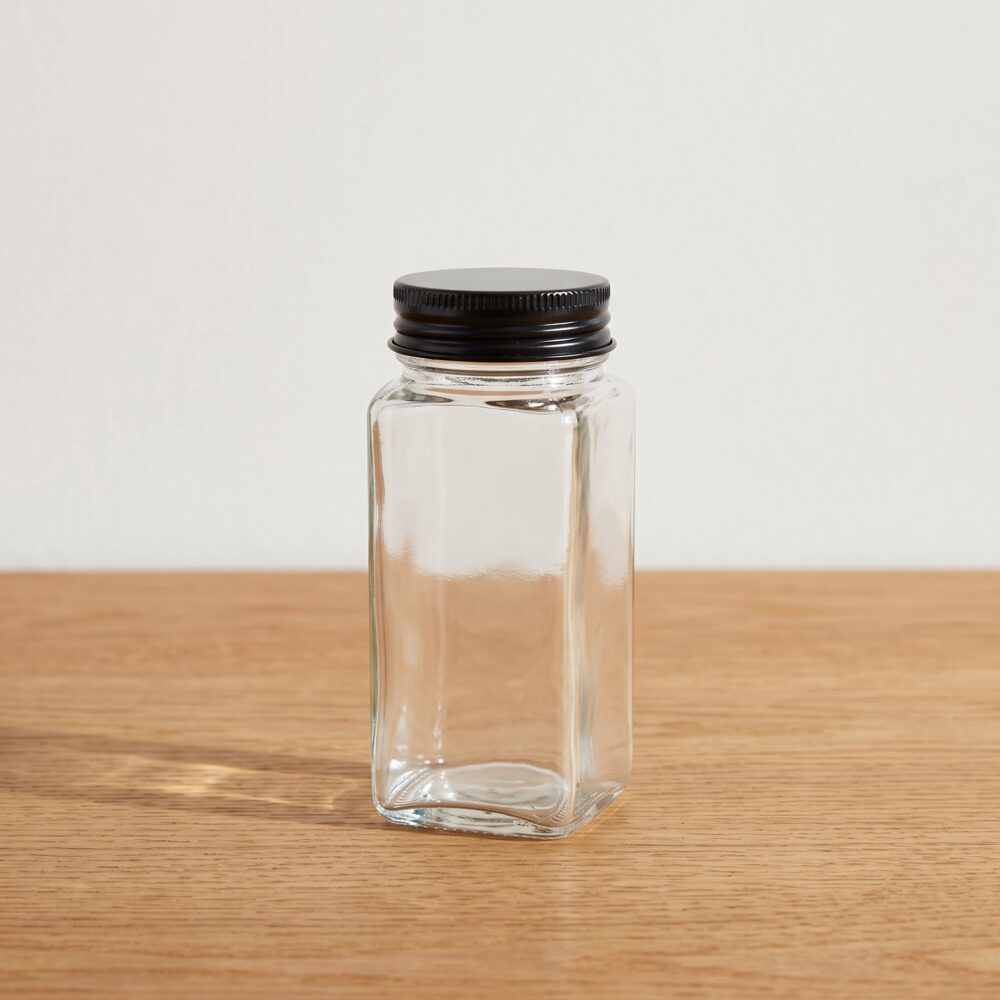 set van 12 kruidenpotjes, Twaalf potjes, Vierkante kruidenpotjes, glazen kruidenpotjes, kruidenpotjes set van 12, kruidenpotjes, potje, vierkante kruidenpotjes, zwarte aluminium deksel,