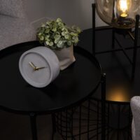 Zwart metalen tafeltje