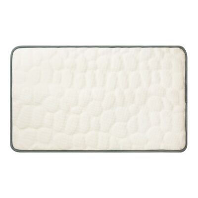 grijze badmat met stenen patroon