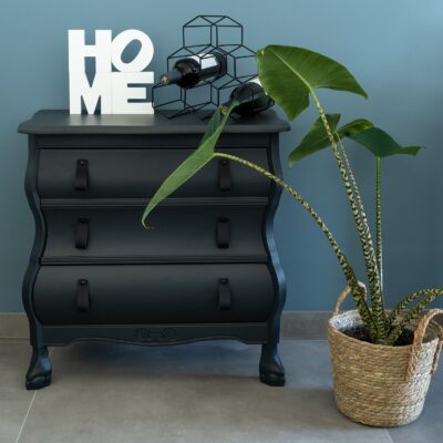 Geweven mand in de woonkamer