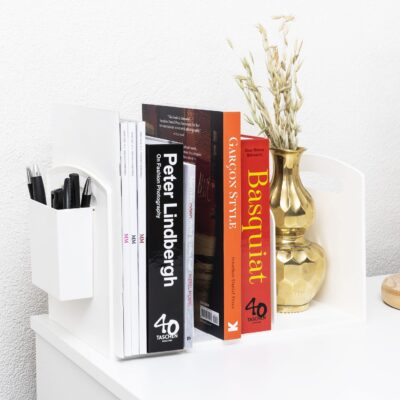 Witte boeken organizer met pennenbakje