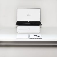 Witte QUVIO standaard inclusief 2 opberglades