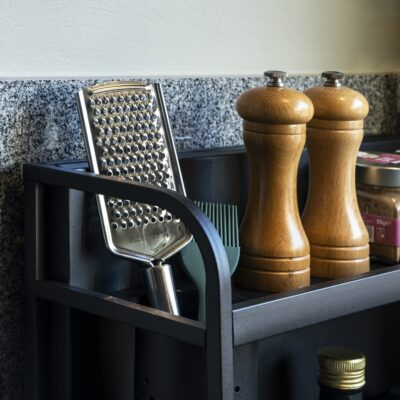 Zwart metalen keukenrekje