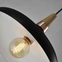 Zwarte hang verlichtingen met een diameter van 30 cm