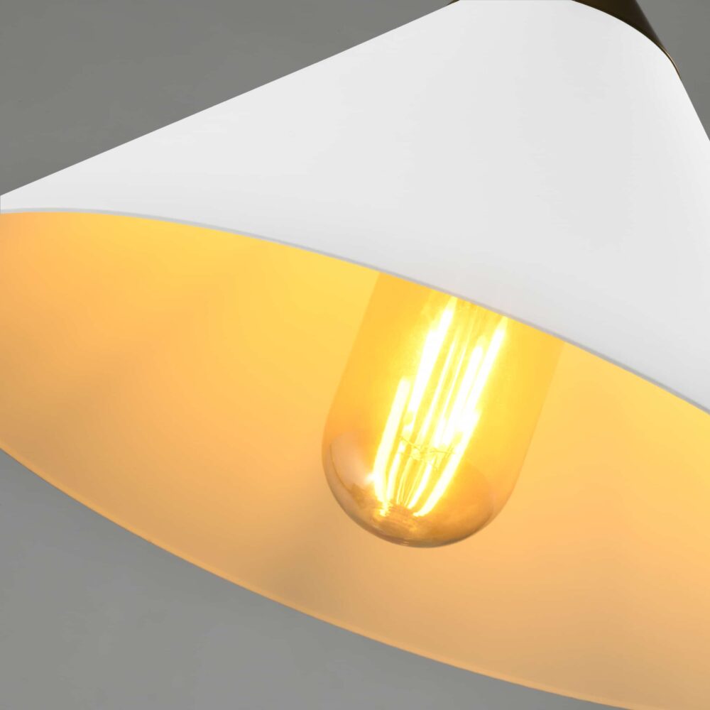 Witte kegelvormige lamp met gouden kop