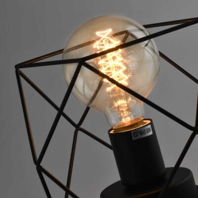 Zwarte lamp voor op tafel in moderne stijl met draadstaal