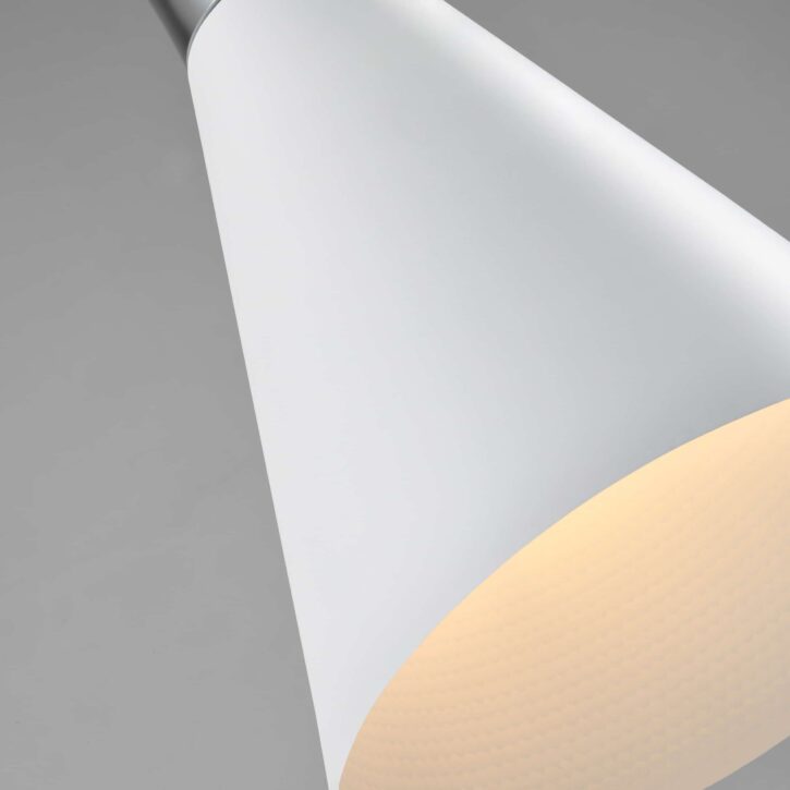 Moderne verlichting in het wit met zilveren details van QUVIO