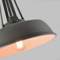 Grijs met groene hanglamp en een witte binnenkant