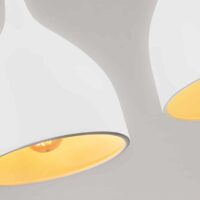 Het metalen materiaal en de witte kleur van de verlichting