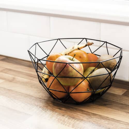Fruitschaal in het zwart