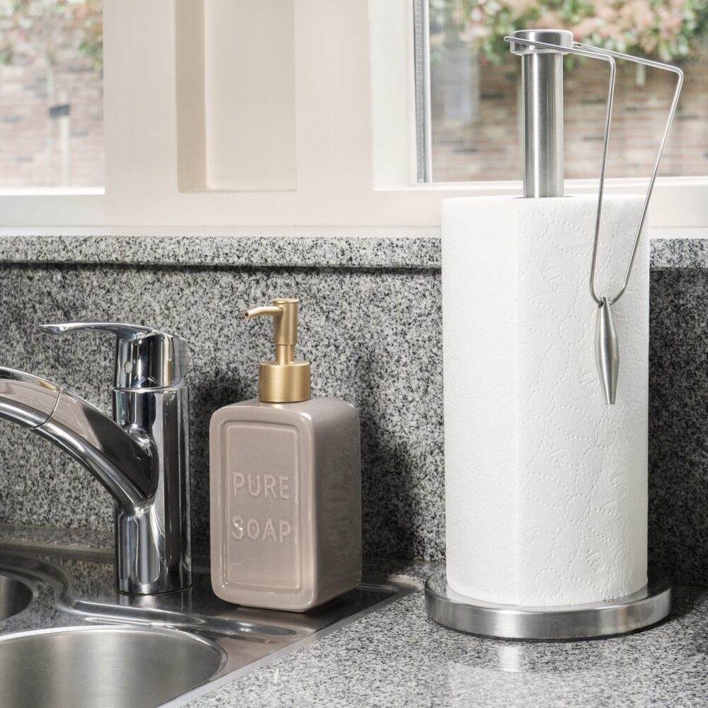 Houder voor keukenrol in de keuken