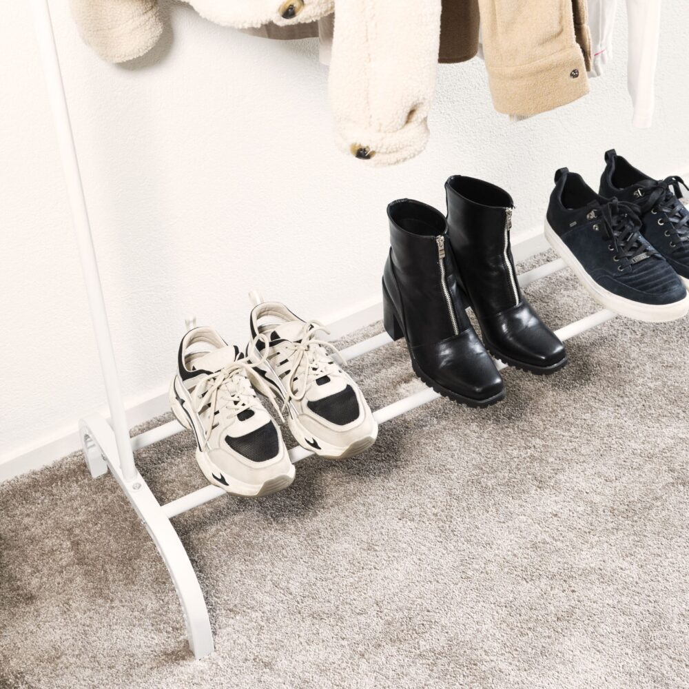 Wit kledingrek met legplank voor schoenen