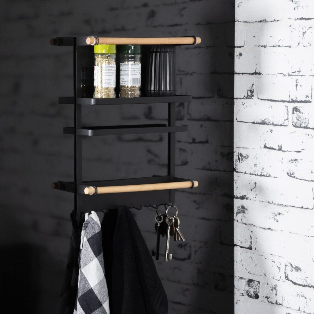 Zwart rek voor keukenrol en kruiden