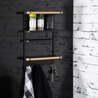 Zwart rek voor keukenrol en kruiden