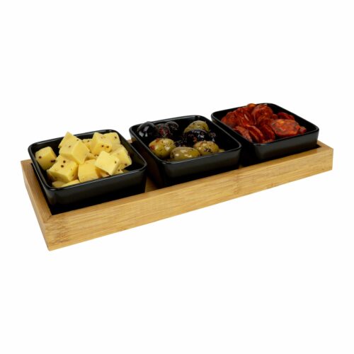 tapasschaaltjes op houten plank