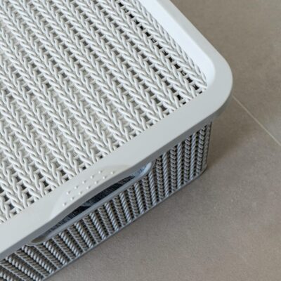 Gevlochten kunststof mand met deksel