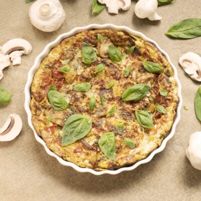 Witte ovenschaal met een diameter van 20 cm