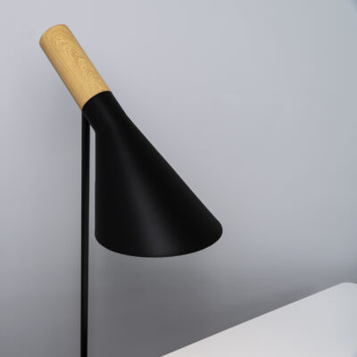 Verstelbare kap van zwarte stalamp