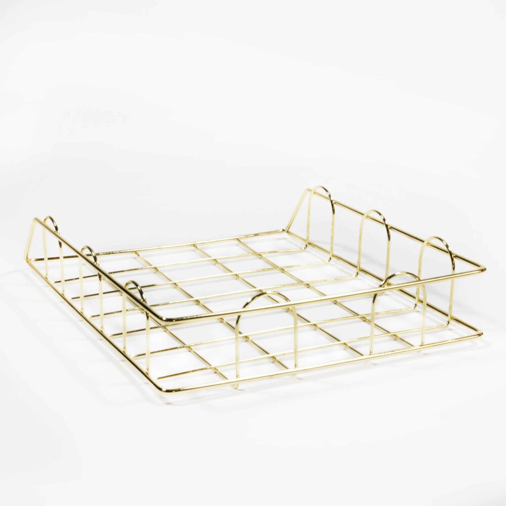 Brieven en postbak in het goud