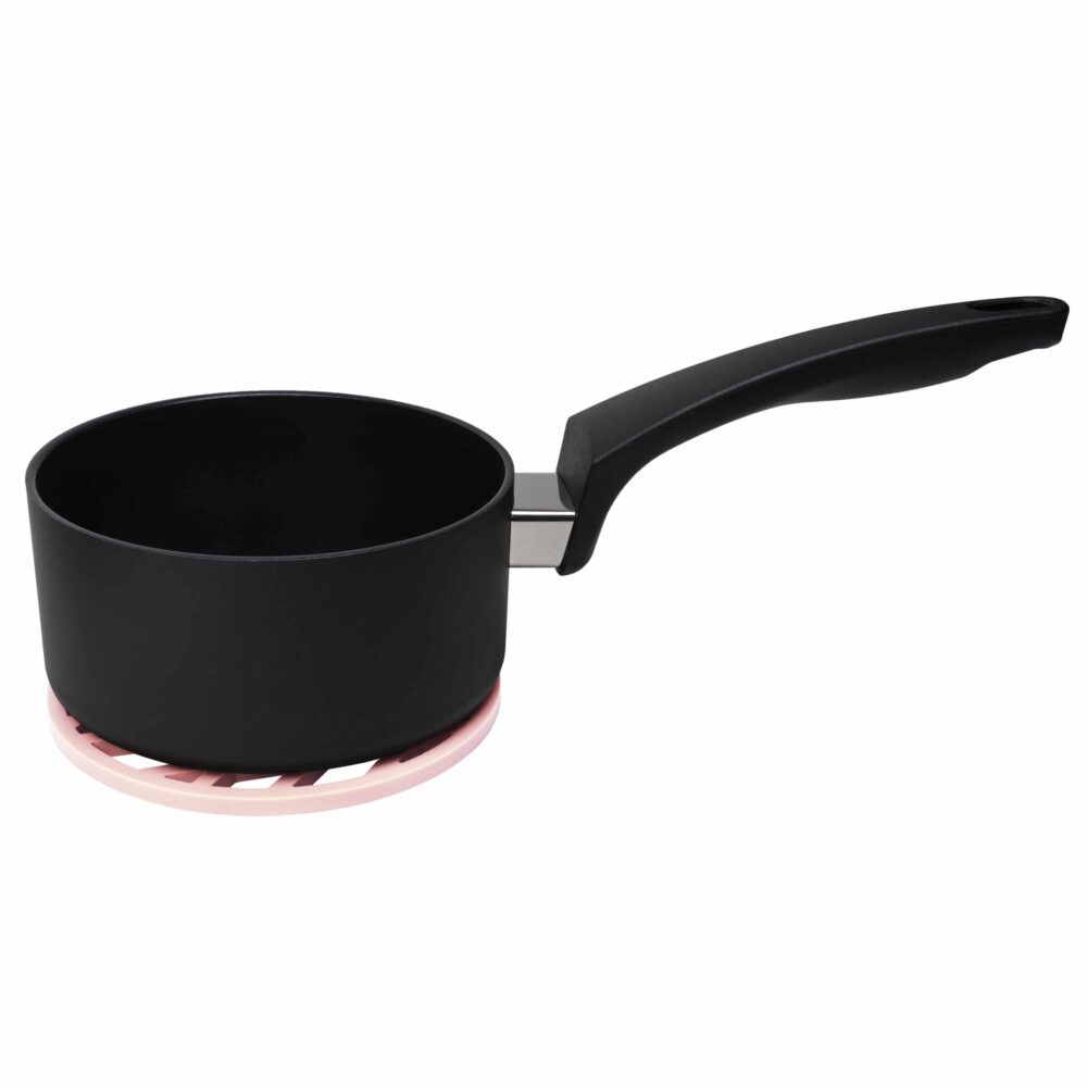 Roze pannenonderzetter met pijlen patroon en een diameter van 14 cm