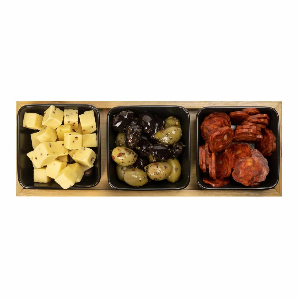 tapasschaaltjes op houten plank