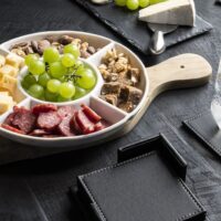 Tapasbord met 5 vakken in het wit