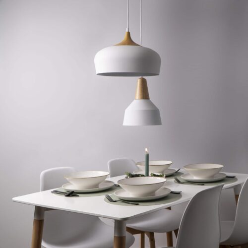 Scandinavisch hangende lampen met wit ronde kappen